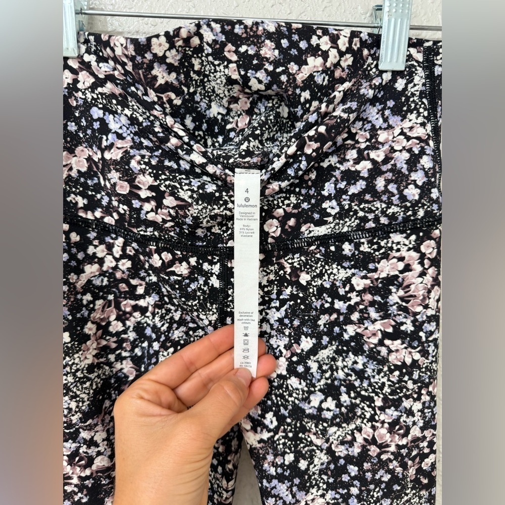 Lululemon Crop 23" Size 4 Venture Floral Leggings - Picture 6 of 8